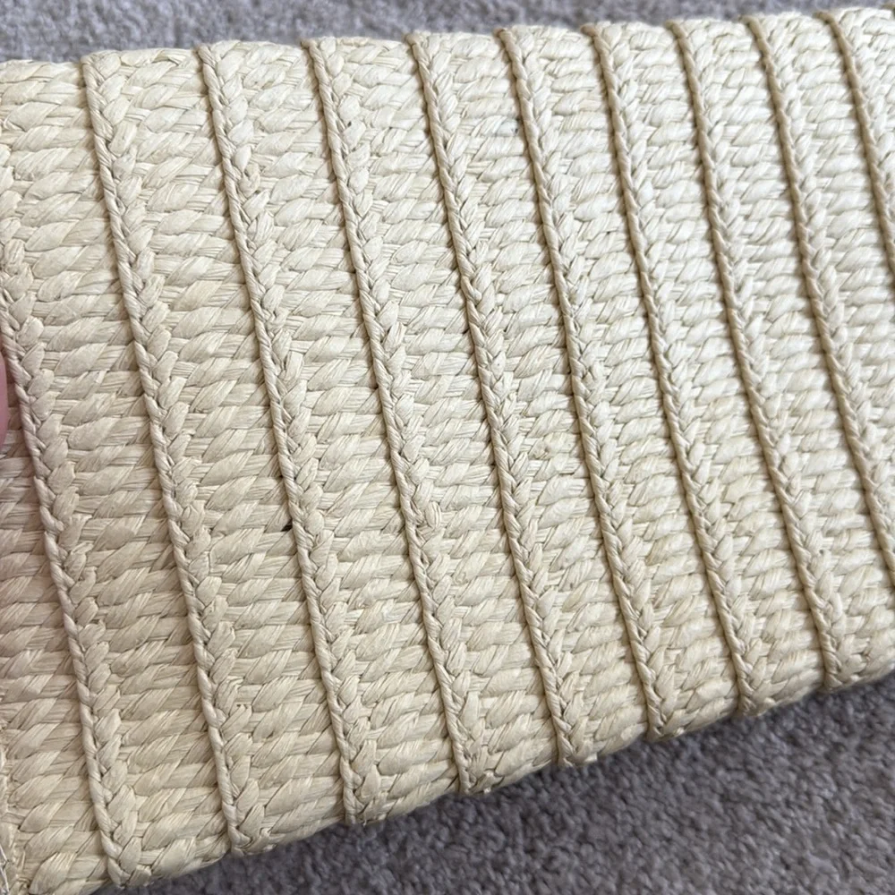 NWOT- Vacay Vibes Straw Clutch